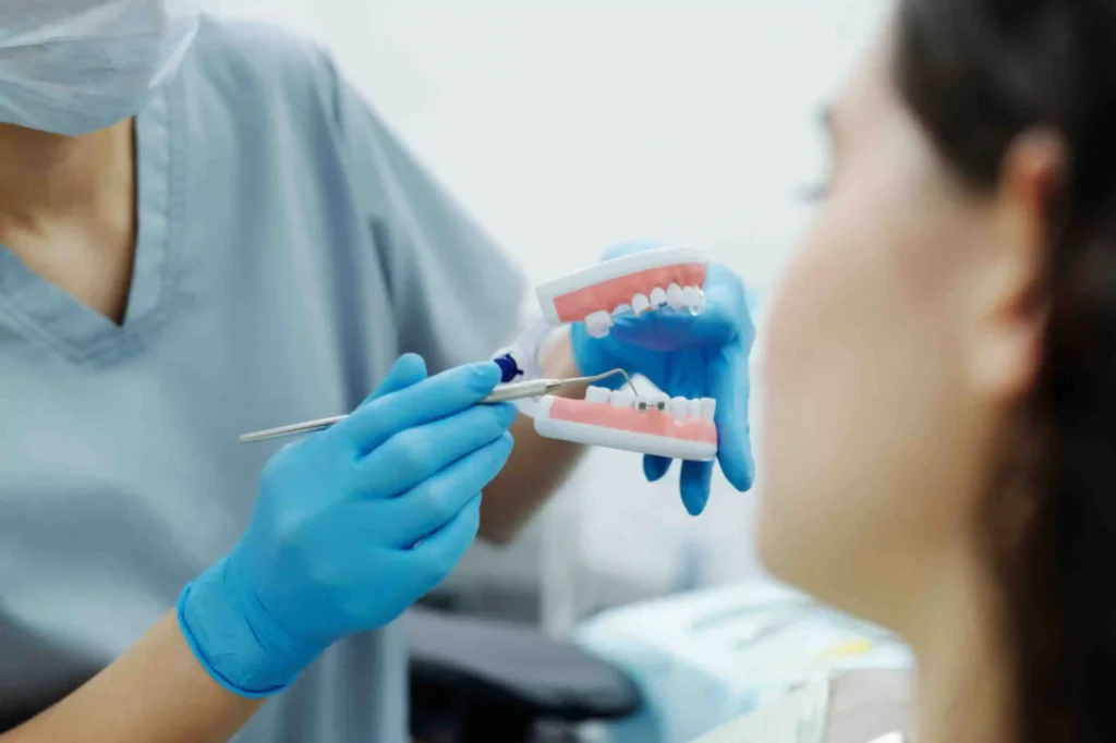 jpeg-optimizer_model-tooth-dentist-doctor-shows-patient-tooth-reception-dentist-s-office-300x200